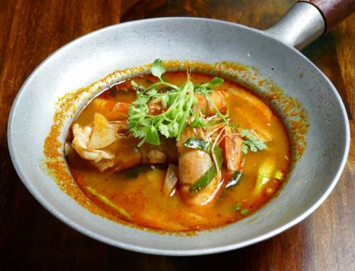 Spicy and sour shrimp soup (Tom Yum Goong)