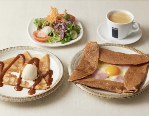 午餐菜单 国王饼+沙拉+可丽饼+饮料的套餐非常超值◎平日 1,480 日元 周末及节假日 1,580 日元