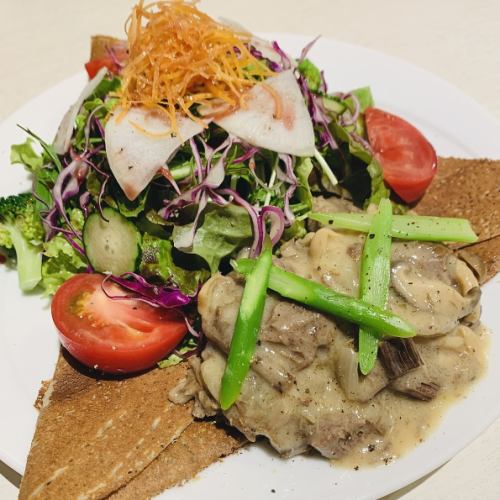 {May Limited Galette} Softly stewed beef stroganoff