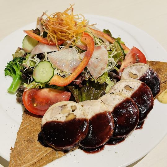 毎月変わる！【期間限定メニュー】のお食事系のガレット、デザート系のクレープどちらもオススメです◎