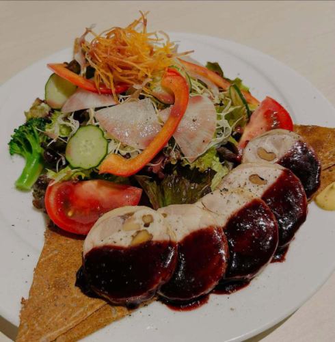 ~June limited edition galette~

Chicken Galantine
(walnuts, minced chicken, herbs)
~Berry and balsamic sauce~

Walnuts and minced meat wrapped in thigh meat and cooked at low temperature.
Walnuts add texture!

Made with berries and balsamic vinegar
For a slightly sweet sauce,
Please add mustard to taste.

In the Galette,
With mushrooms, fried eggs and cheese

Salad with red wine dressing
Please enjoy it together♪

#KitaUrawa #KitaUrawaCafe #Urawa #UrawaCafe #MinamiUrawa #MinamiUrawaCafe #HigashiUrawa #HigashiUrawaCafe #NishiUrawa #NishiUrawaGourmet #Yono #YonoHonmachi #YonoHonmachiCafe #KitaYono #SaitamaCity #SaitamaCityCafe #SaitamaNewToshin #SaitamaNewToshinCafe #Omiya #OmiyaCafe #MinamiYono #NakaUrawa #MusashiUrawa #MusashiUrawaCafe #NasaiChicken #Galantine #Walnuts #Galette #Crepe #RedWine