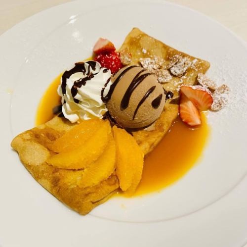 《May only》
~Orange crepe🍊~

A lot of caramel orange sauce
Soup-based crepes!
Enjoy it with the crepe batter.

Chocolate ice cream, caramelized almonds,
Fresh cream topped with orange and strawberries

+350 yen for set menu
You can change the crepes.

#Kitaurawa #Kitaurawa Cafe #Urawa #Urawa Cafe #Minamiurawa #Minamiurawa Cafe #Higashiurawa #Higashiurawa Cafe #Nishiurawa #Yono #Yono Cafe #Kitayono #Kitayono Gourmet #Yonohonmachi #Yonohonmachi Cafe #Saitama New City #Saitama New City Cafe #Omiya #Omiya Cafe #Saitama City Cafe #Minamiyono #Nakaurawa #Musashiurawa #Musashiurawa Cafe #Chocolate Ice Cream #Orange #Strawberry #Fresh Cream #Galette #Crepe
