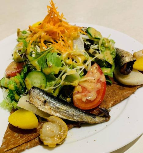 ～九月限定薄餅～

“油煎沙丁魚薄餅”

蘑菇和起司包裹在薄餅麵團中，

油煎沙丁魚、馬鈴薯、山藥、
配上炒小扇貝，
撒上核桃，增添質感！

芥末沙拉
請大家一起享受吧♪

#KitaUrawa #KitaUrawaCafe #Urawa #UrawaCafe #MinamiUrawa #MinamiUrawaCafe #HigashiUrawa #HigashiUrawaCafe #NishiUrawa #NishiUrawaGourmet #Yono #YonoHonmachi #YonoHonmachiCafe #SaitamaCityCafe #SaitamaCityGourmet #MinamiYono #NakaUrawa #MusashiUrawa #MusashiUrawaCafe #Galette #Crepe #OilSardines #Scallops #Mustard