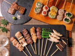 [Limited to 12 people per day on Mondays and Tuesdays] 5 types of skewers + 6 dishes including sashimi, fried skewers, etc. 90 minutes [all-you-can-drink] 4,950 yen → 4,400 yen (tax included)