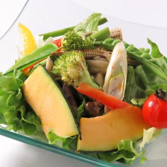 Seasonal grilled vegetable salad