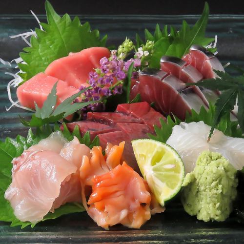 Savor seasonal fresh fish with sashimi! Excellent compatibility with sake ☆