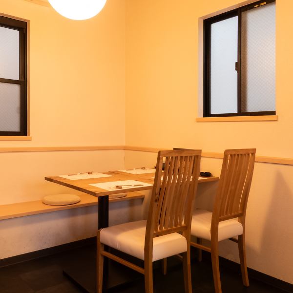 お席は1名様からでもご利用いただけます。ご家族やご友人とのお食事や飲み会、会社宴会や接待、女子会など様々なシーンでご活用いただけます。ご予算に応じてお料理のご相談も承っておりますので、まずはお気軽にお問い合わせください。