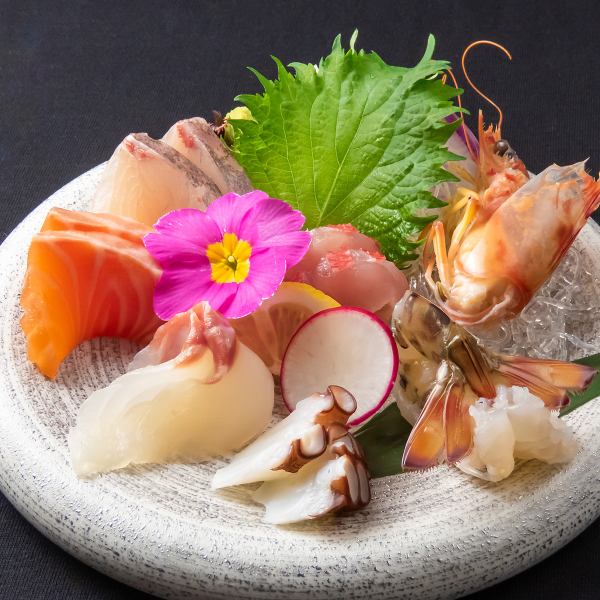 【刺身盛り合わせ(5種)】市場から仕入れた鮮度抜群の活魚を提供しております！