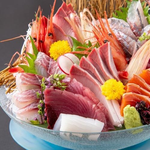 漁連直送の鮮魚と地酒を、上質な和空間で堪能できる