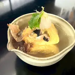 Deep-fried rolled omelet (Akashi style)