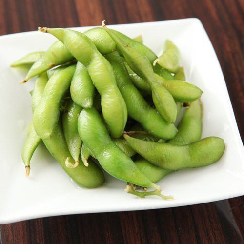 Plump salt boiled green soybeans