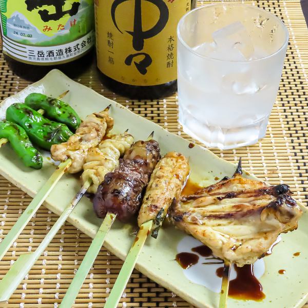【炭火の香ばしい香りを楽しめる◎】多彩な種類から選べる！串焼き 全品 110円(税込)