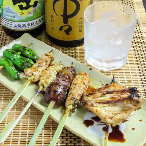 【炭火の香ばしい香りを楽しめる◎】多彩な種類から選べる！串焼き 全品 110円(税込)