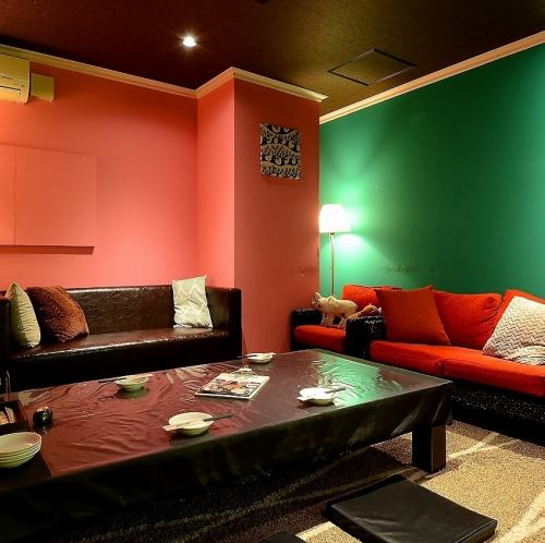 半個室タイプのソファ席。2~16名様までOK!座り心地の良いソファーに腰かけてリラックスしてお過ごしいただけます◎