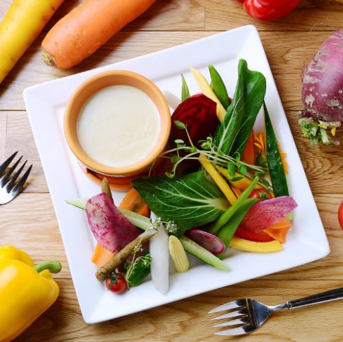 当店一番人気!「季節野菜のバーニャカウダー」