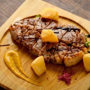 厚切り豚肩ロースのグリル～イタリア岩塩～