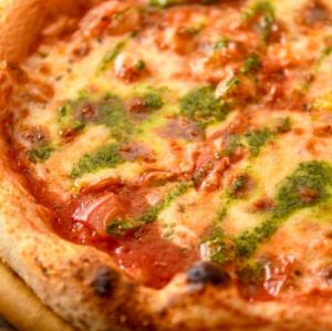 自家製トマトソースのマルゲリータ