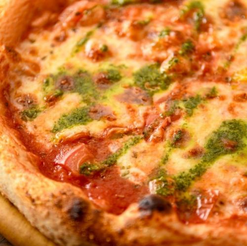 自家製トマトソースのマルゲリータ