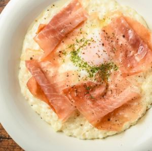 生ハムと半熟玉子のクリームリゾット