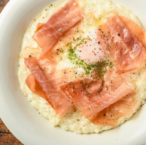 生ハムと半熟玉子のクリームリゾット