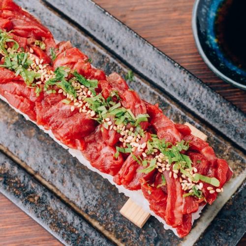 [Very popular in Korea] Long yukhoe sushi 2200 yen
