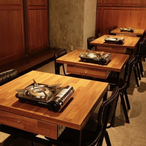 有2人到团体可以使用的桌席。可预约约50人的楼层，可用于宴会等各种场合！#梅田#韩国料理#包间#午餐#生日#随便吃吃吃喝喝 #Yukke 寿司 #Samgyeopsal #Choah chicken #Cheese kimbap #Umeda #Higashidori】