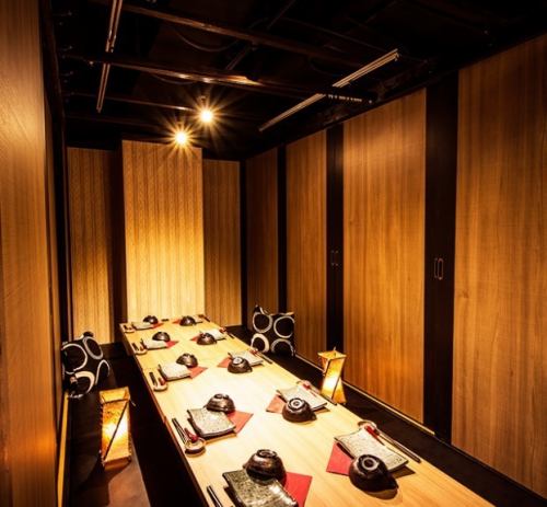 The tatami room can be reserved for 12 to 25 people.