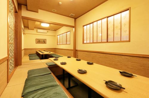 <p>The calm Japanese-style seats are perfect for entertaining.We will guide you to the seats according to the number of people.Please use it for special days such as anniversaries and surprises.</p>