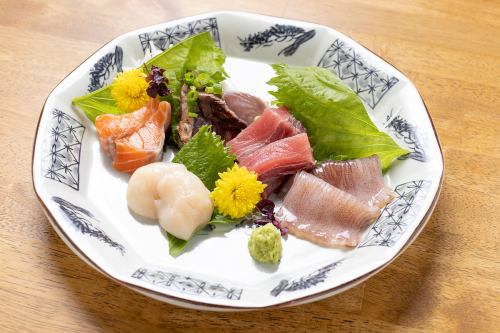 Assortment of 5 kinds of sashimi today