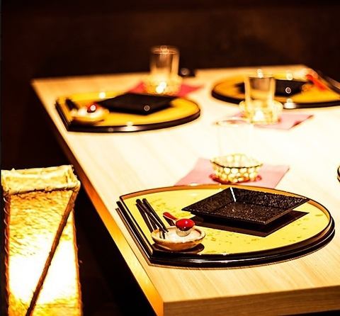 日式餐厅的所有座位都允许吸烟！180分钟的无限畅饮套餐很受欢迎！