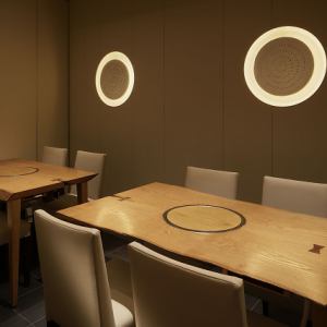 全56席のテーブル席をご用意。おもてなしやご会食など、さまざまなシーンでご利用いただけます。
