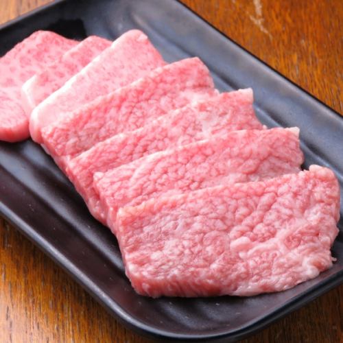 Please try the exquisite Kalbi of Kuroge Wagyu beef from Kyushu, which you will understand when you eat it. 980 yen (excluding tax)