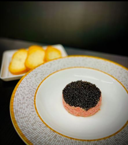 You can make a reservation for specially selected Japanese beef sirloin grilled yukhoe + fresh caviar.