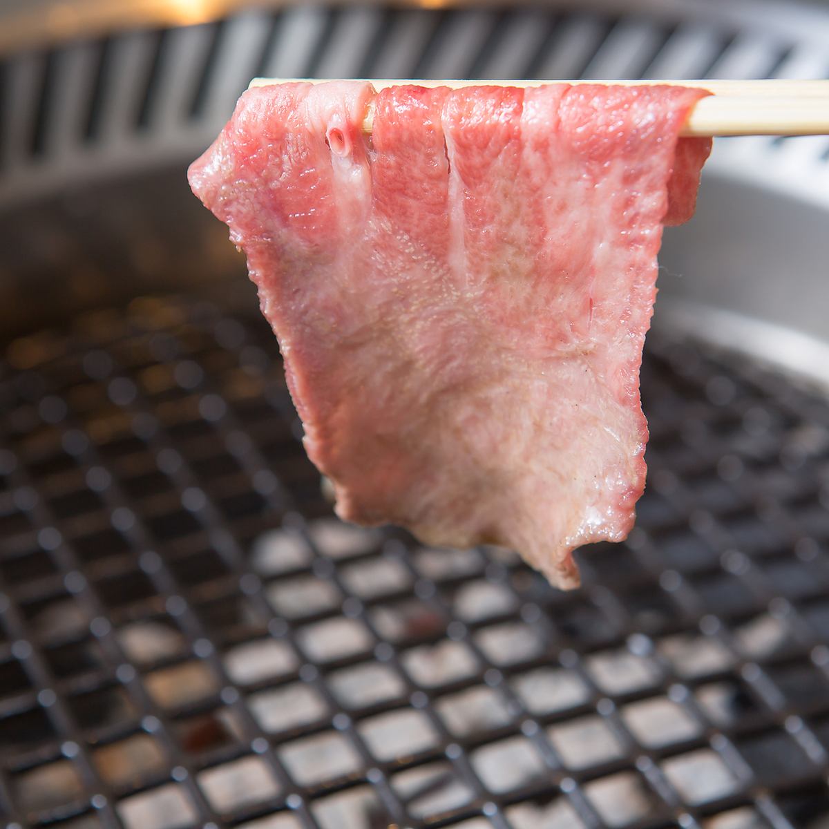 Our shop's recommended [raw tongue] is super fresh! Lightly sear it and enjoy it!