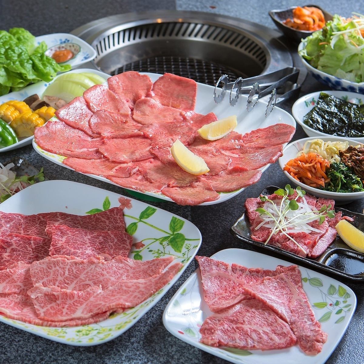 If you want to enjoy excellent yakiniku at Itayado, go to [Matsuichi]! The specialty [raw tongue] is a must-try!