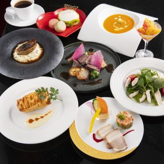 Enjoy a different, more luxurious experience with 7 dishes in the "Luxury Course ~Cyan~" for 6,500 yen