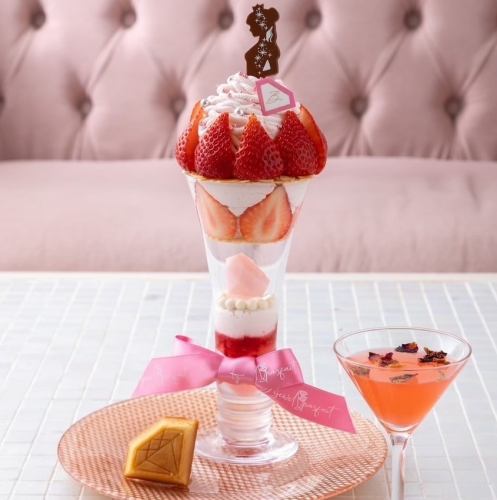 願いが叶う ストロベリーとフランボワーズのピンクダイヤパフェ