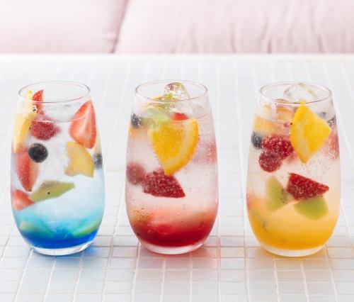推しカラートロピカルフルーツソーダ