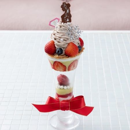 ピスタチオとストロベリーのルベライトパフェ 1名 2200円(税込)
