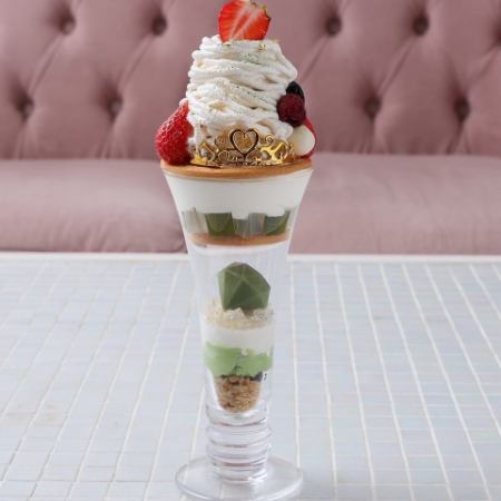 罪なきご褒美パフェ誕生！翡翠の煌めきパフェ1名 2700円(税込)