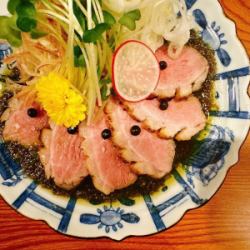 合鴨ロース焼き　生黒胡椒と青山椒ジェノベーゼ