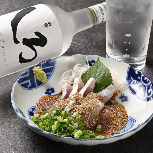 【朝獲れ真サバを博多流で！】ごま溜り醤油で味わう名物ごまサバ 750円(税込)