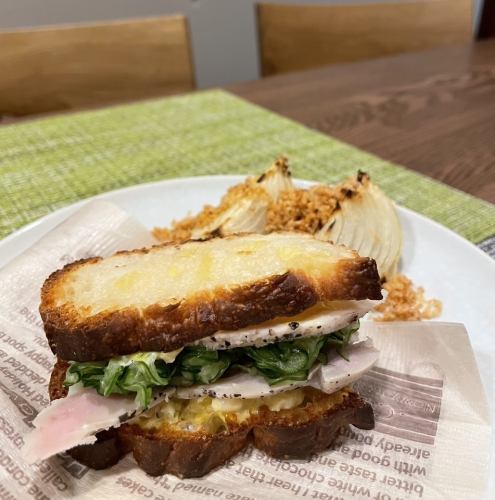 プルドポーク 自家製フォカッチャと