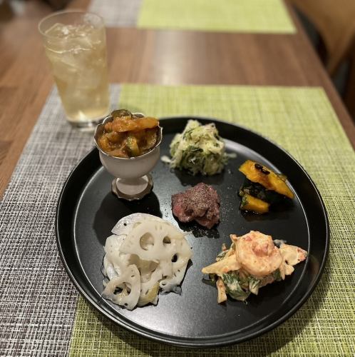 【季節の味覚】その日一番の美味しいものを厳選！シェフおまかせ『日替わり前菜プレート』