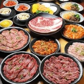A hearty yakiniku course! Savor the meat carefully selected by the buyer.