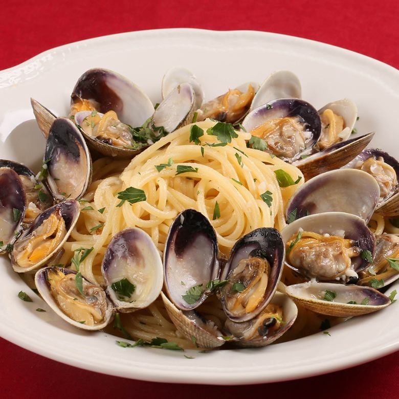 Vongole bianco spaghetti with clams from Akkeshi