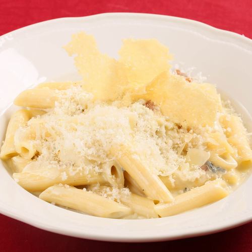 Cream Sauce Penne with 4 Kinds of Italian Cheese