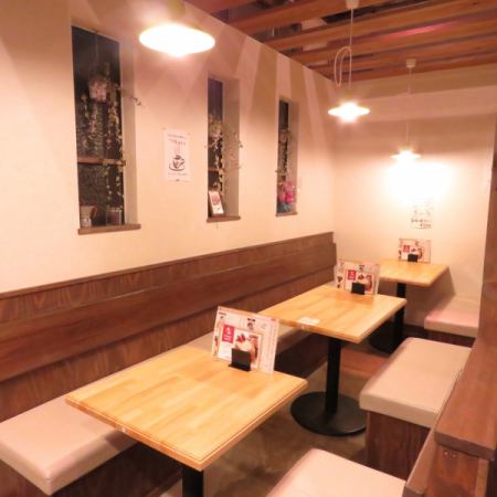 グループ様でもおくつろぎいただけるお席です。