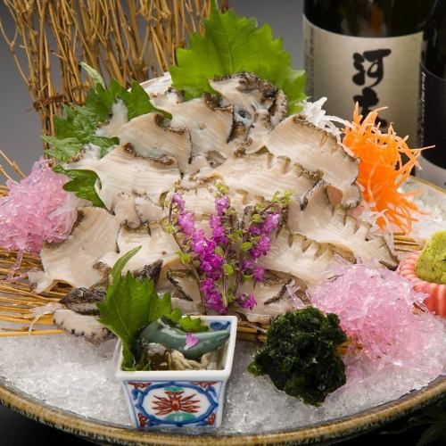 伊豆黑鮑魚生魚片（1個200g~250g約14,000日圓）