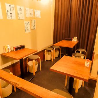テーブル席ございます。